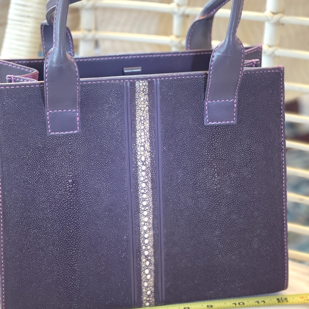 Debra McGuire Arte Stunning Luxe Stingray Med bag tote Eggplant/Fuchsia Ltd Ed